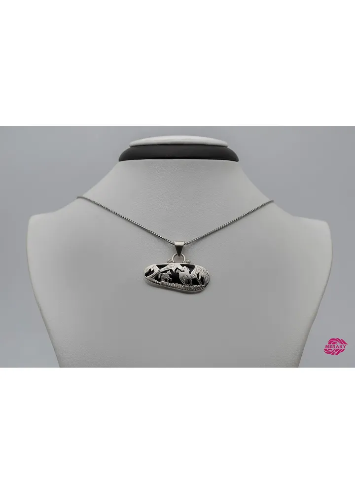 950 . silver chain horse shape spirit of life handmade with resin