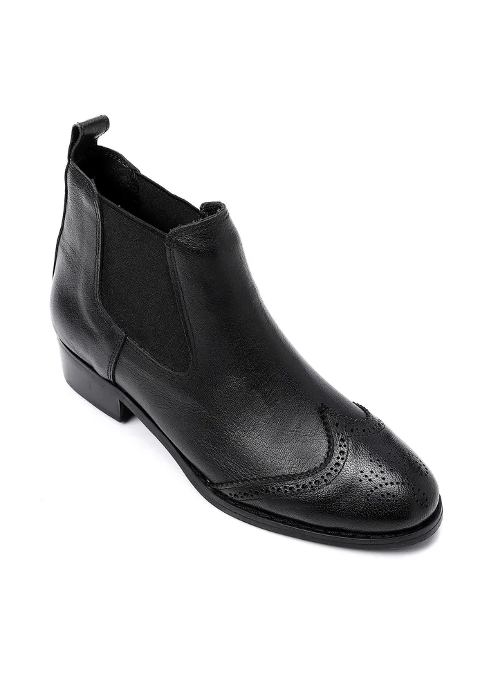 Perforated Pattern Oval Toecap Ankle Boots - Black