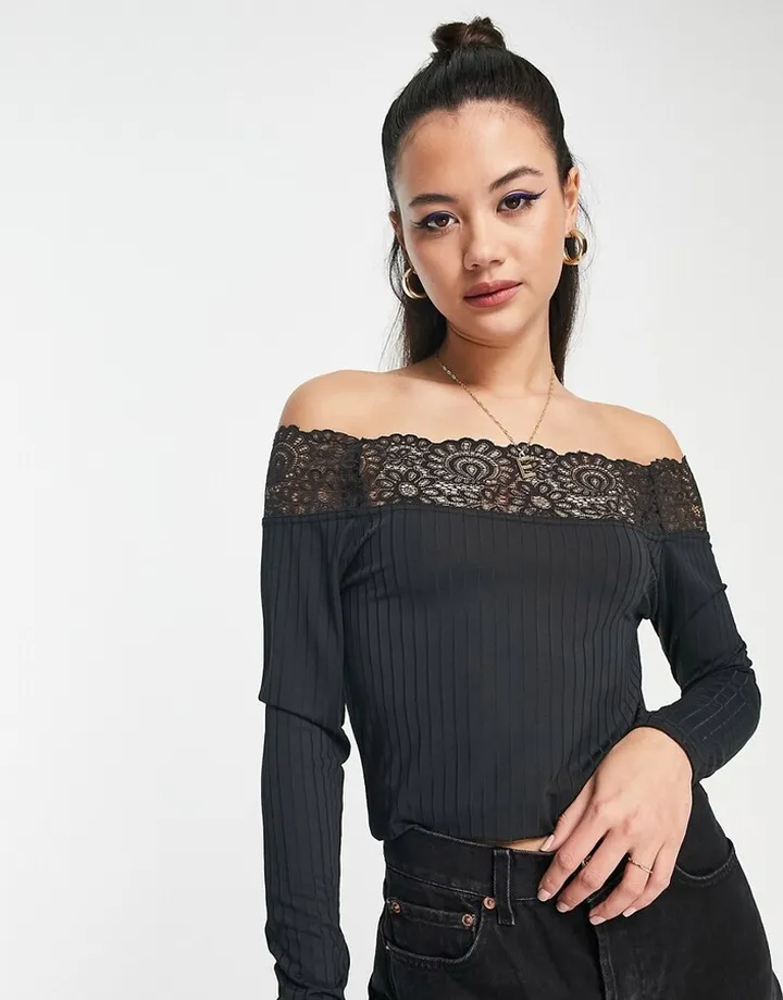 Pieces off shoulder lace detail top in black
