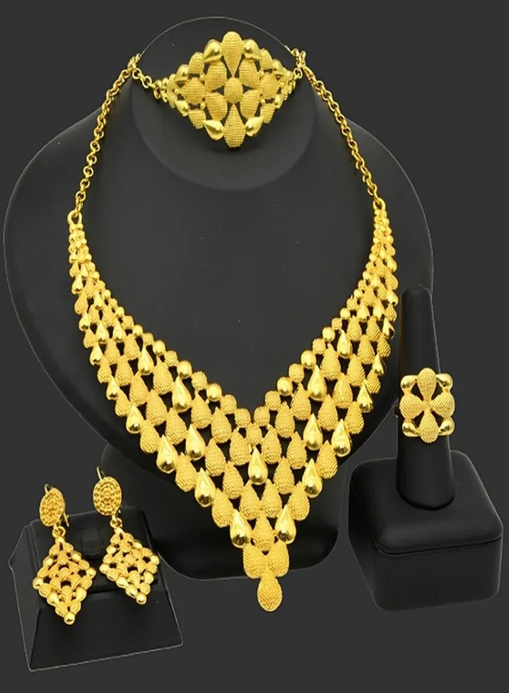 Golden Waterdrop Traditional Bridal Jewelry Set 1 Pair Earrings, 1 Necklace, 1 Bracelet, And 1 Ring Copper 24K Gold-plated Luxury Ethnic Bridal Wedding Jewelry