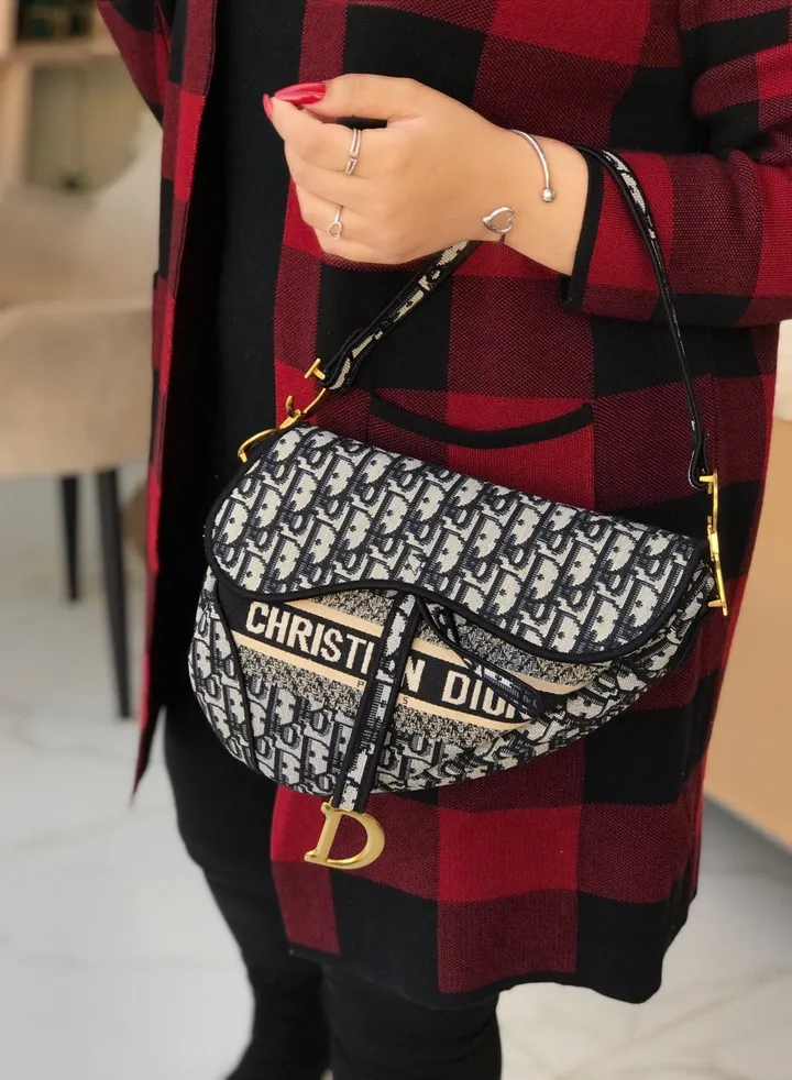 CHRISTIAN DIOR