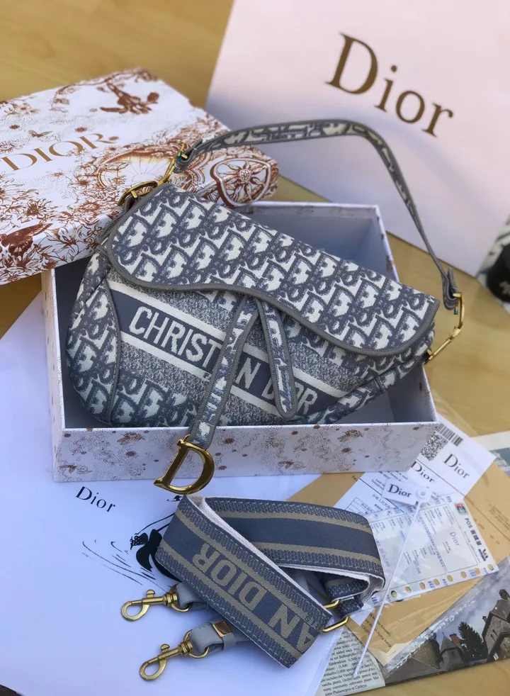 CHRISTIAN DIOR