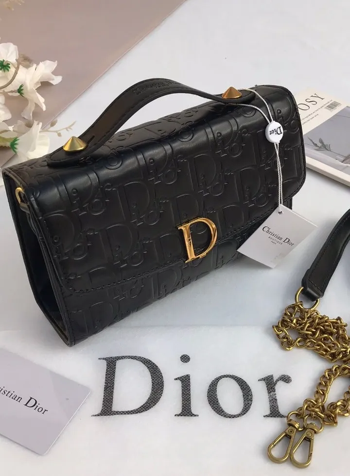CHRISTIAN DIOR