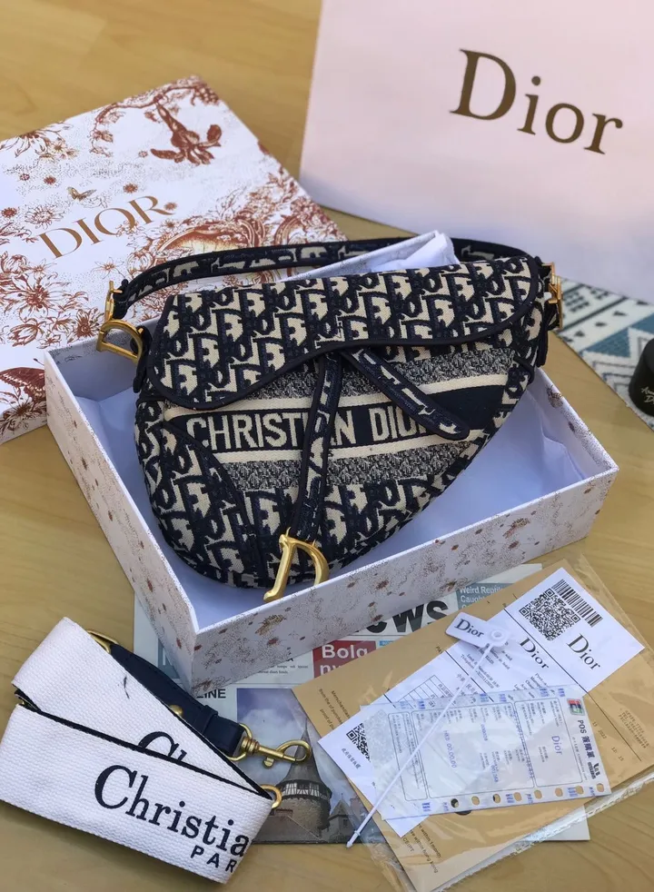 CHRISTIAN DIOR