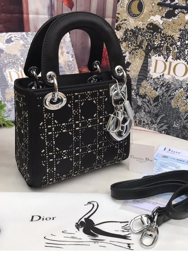 CHRISTIAN DIOR