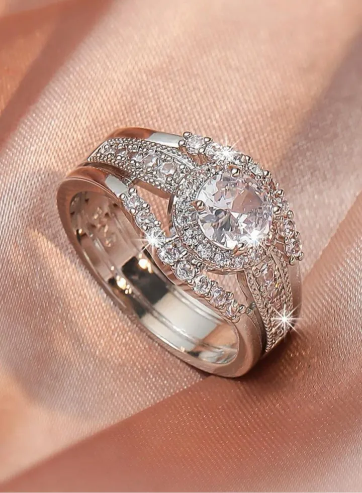 Elegant & High Quality Silver Plated Ring For Women Inlaid With Zirconia Size 6