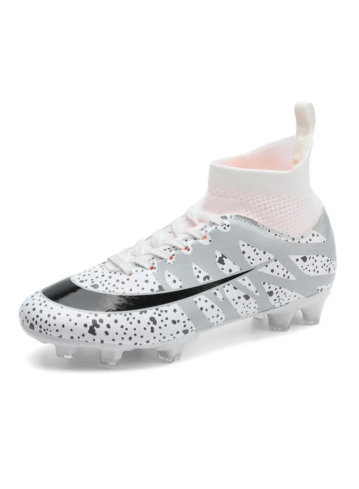 New Comfortable Football Shoes for Men And Women