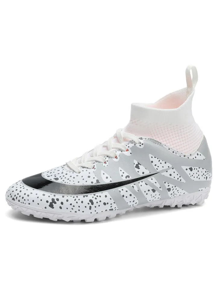 New Comfortable Football Shoes for Men And Women