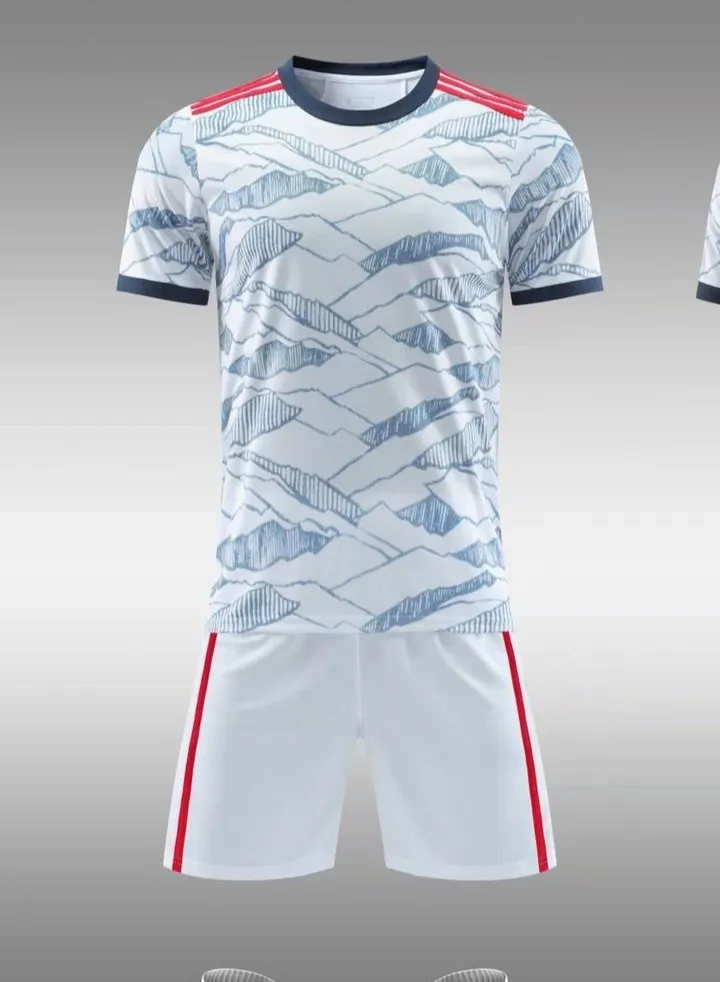 2-pieces Breathable and lightweight Men's And Women's Football Shirt