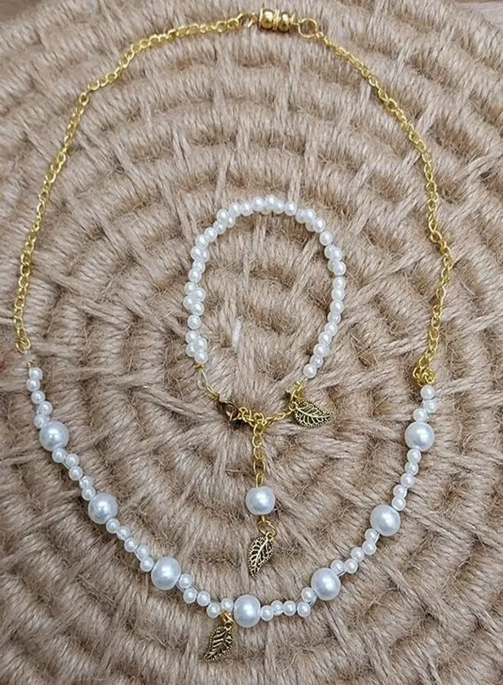 Artificial pearl necklace and bracelet set for women