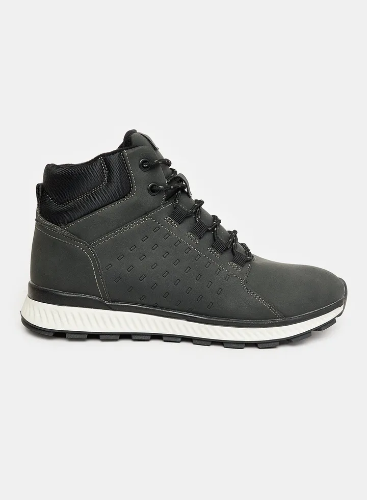 High Top Sneaker