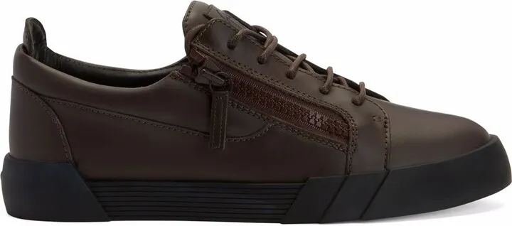 The Shark 5.0 low top sneakers