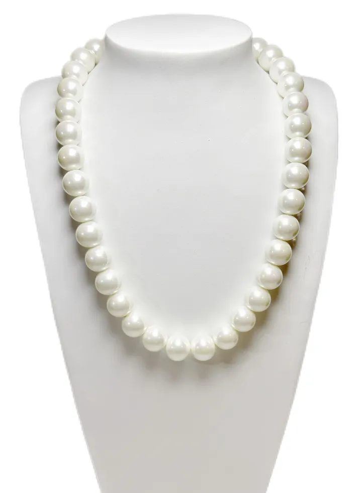 35Pcs Artificial High Quality Pearl Necklaces Light Luxury Fashion Ladies Necklace Collarbone Chain Suitable for Women to Wear on All Occasions