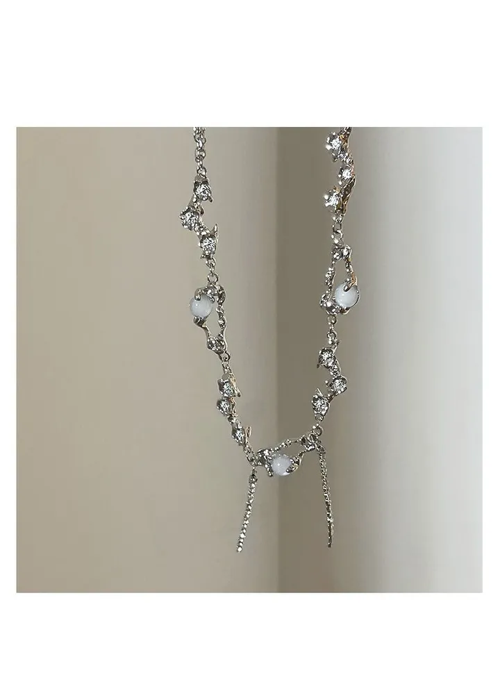 Irregular pleated flowers set with diamonds tassel necklace