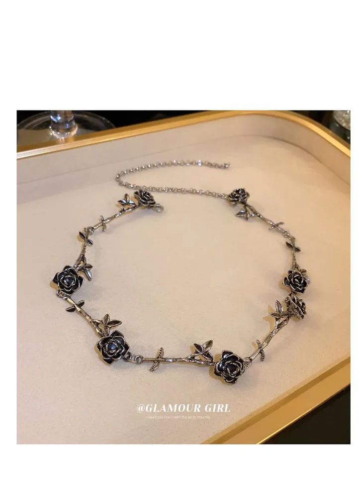 Camellia flower leaf necklace