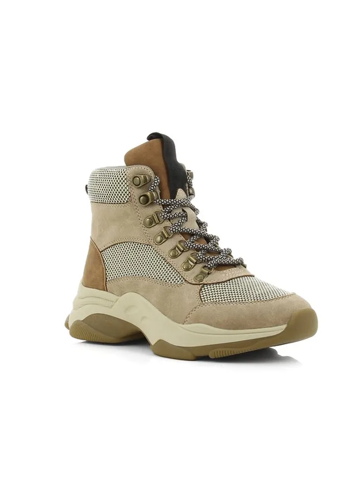 High Top Sneaker