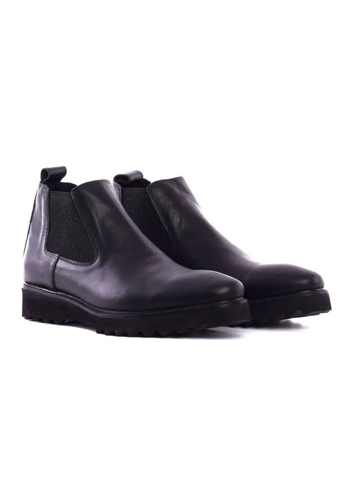 Men Chelsea Boots - Black