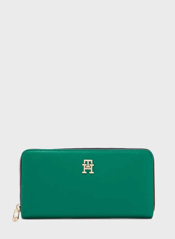 Essential Medium Clutches