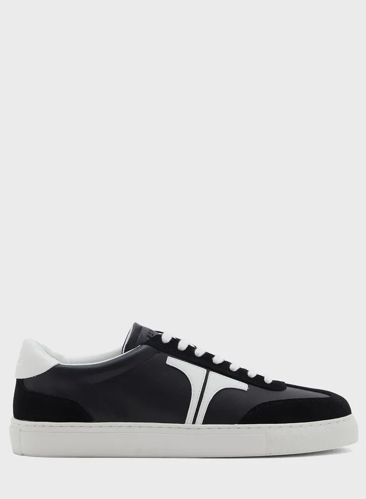 Casual Low Top Sneakers