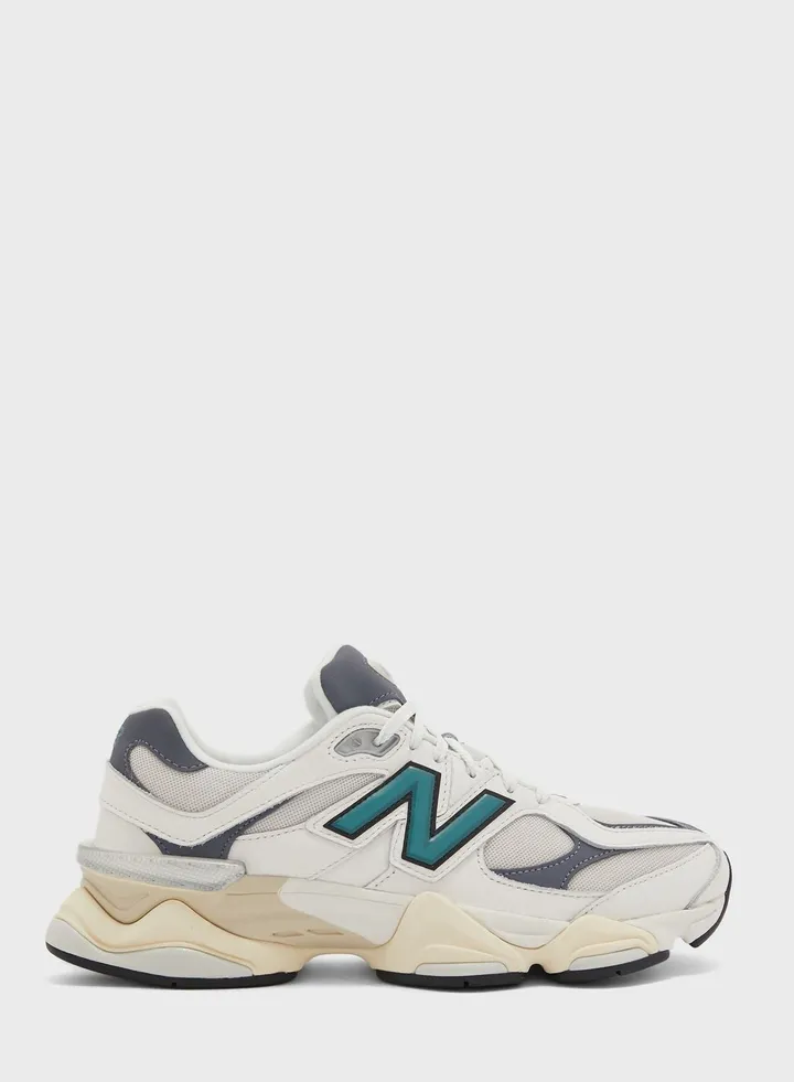 9060 Sneakers