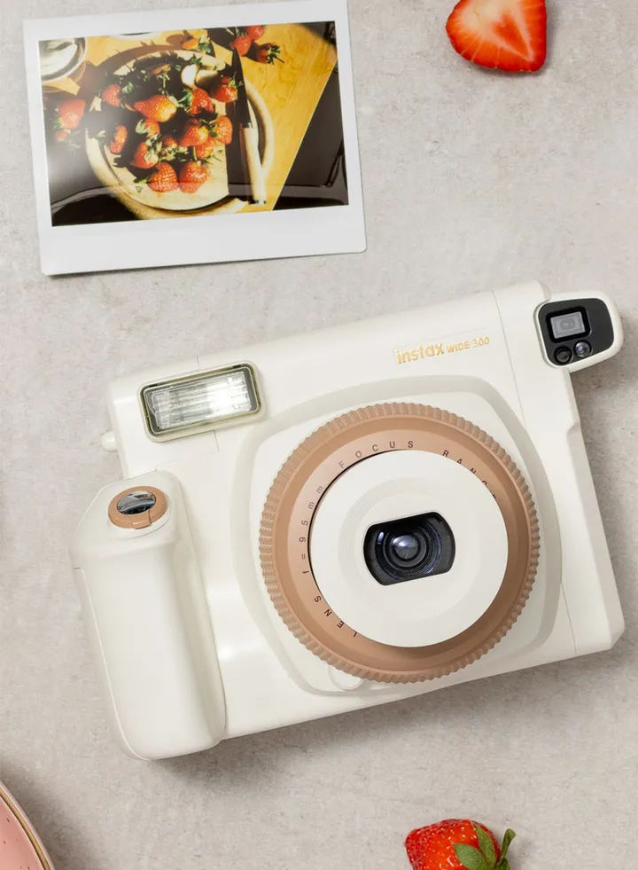 Instax Camera Wide 300 + Film Pack