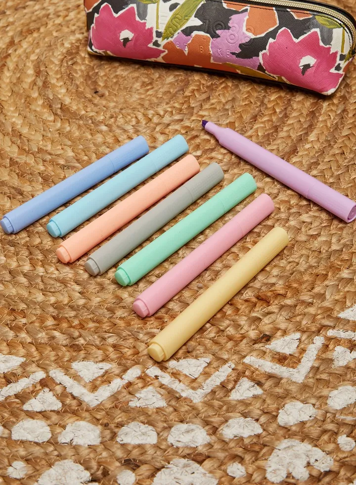 Set Of 8 Highlighter Pens