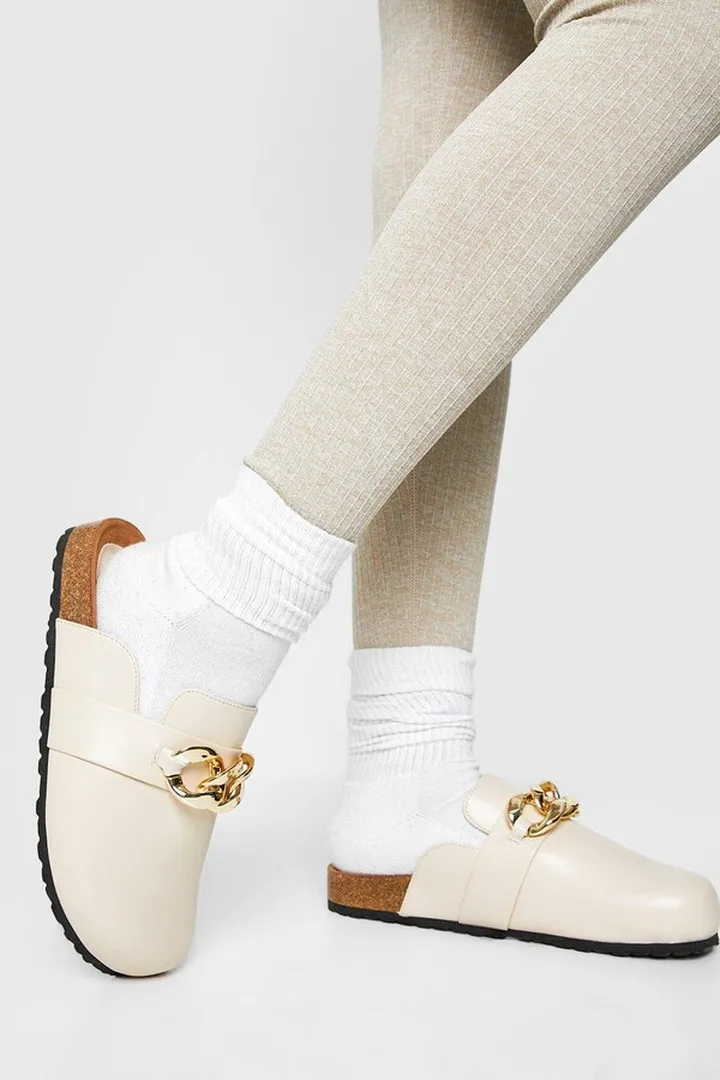 Chain Detail Clogs