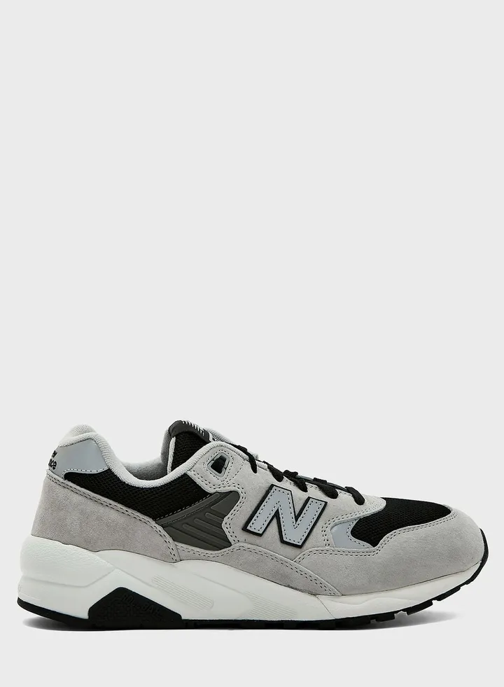 580 Sneakers