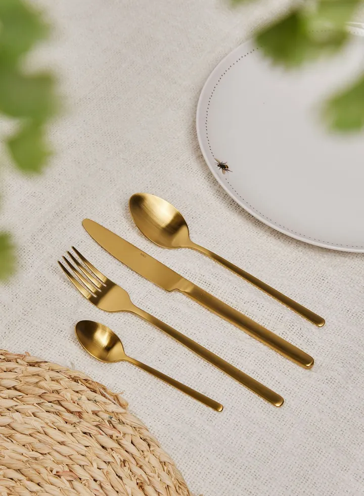 16 Piece Cutlery Set
