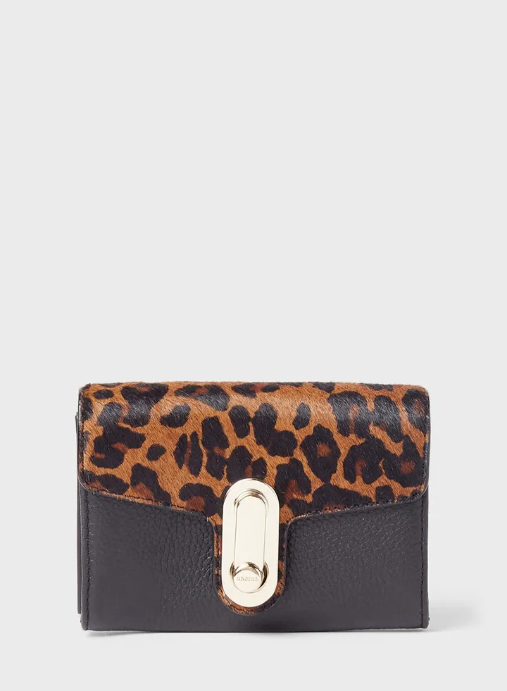 Detail Twist Lock Clutch
