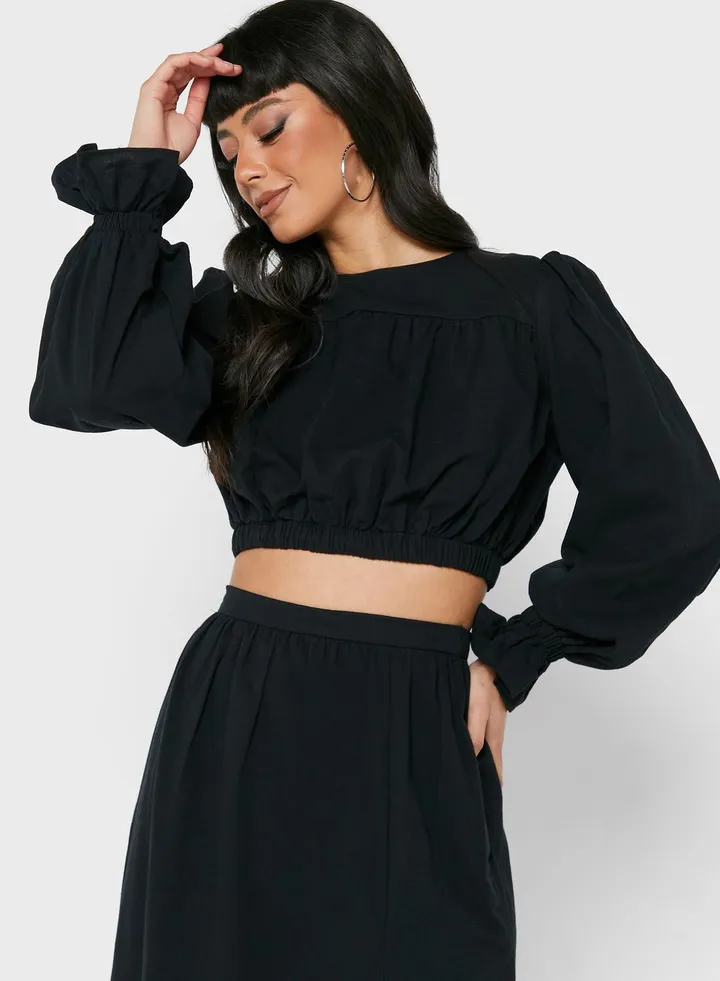 Crew Neck Balloon Sleeve Crop Top