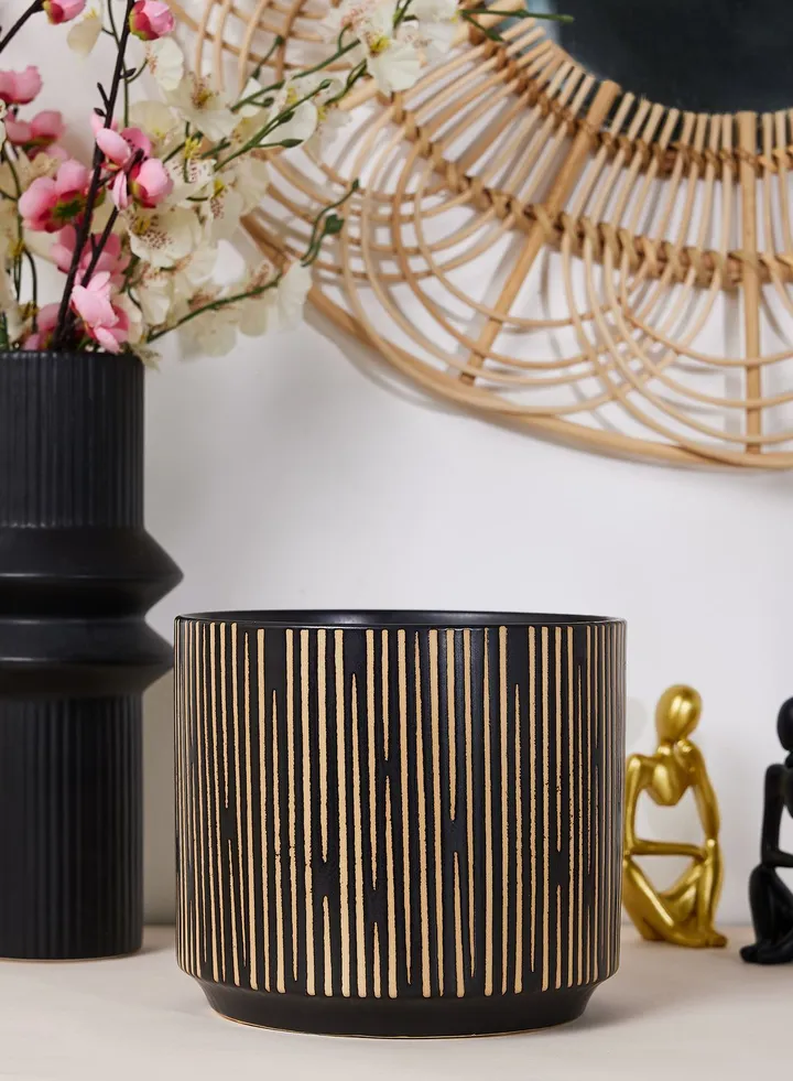 Kiso Small Black And Cream Finish Planter