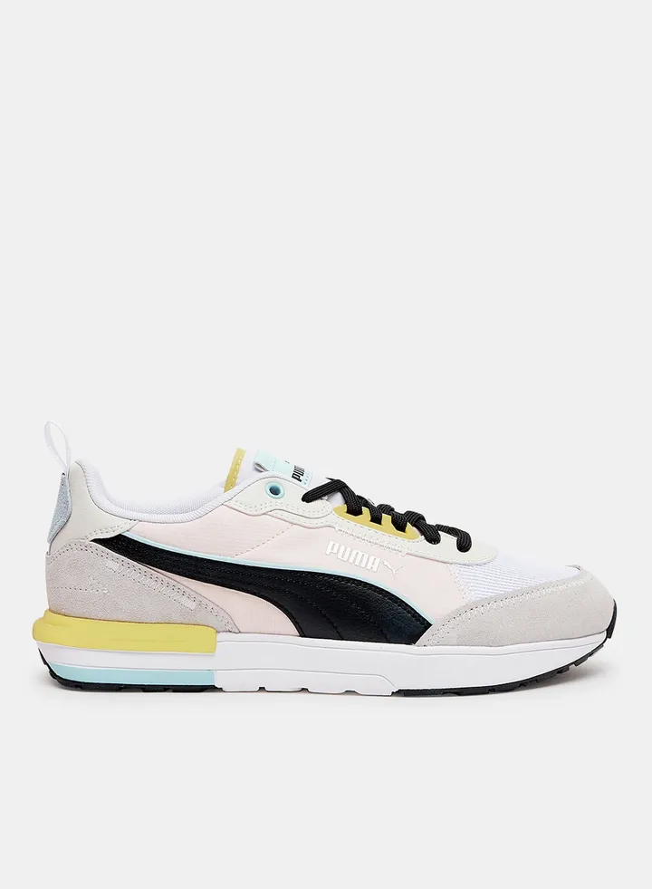 R22 Sneakers