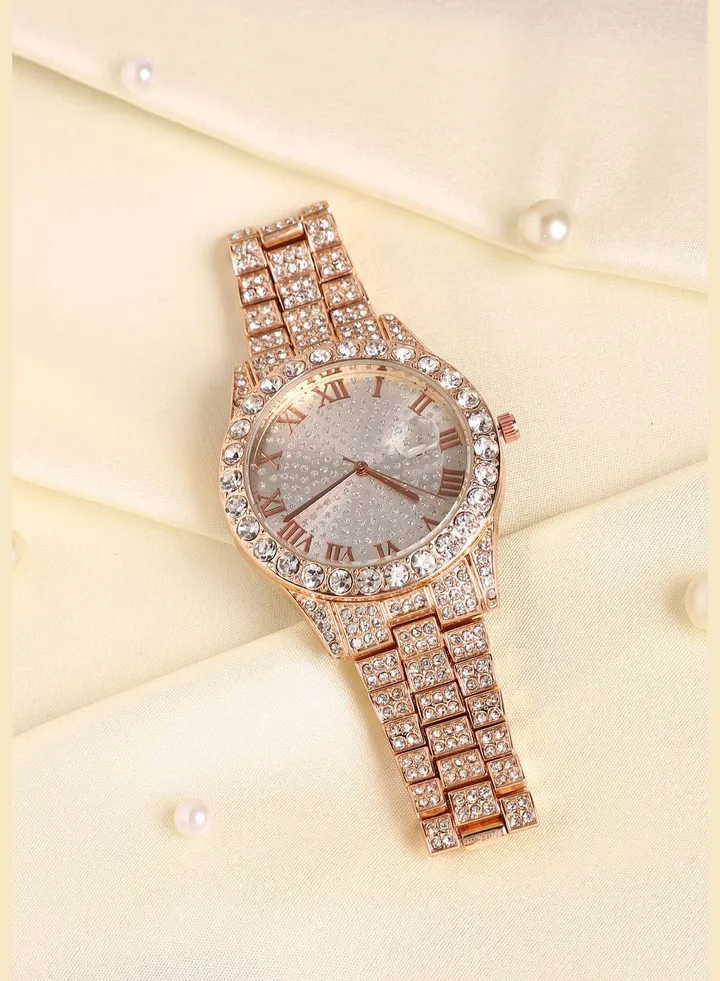 Stainless Steel Strap Casual Round Analog Watch For Women