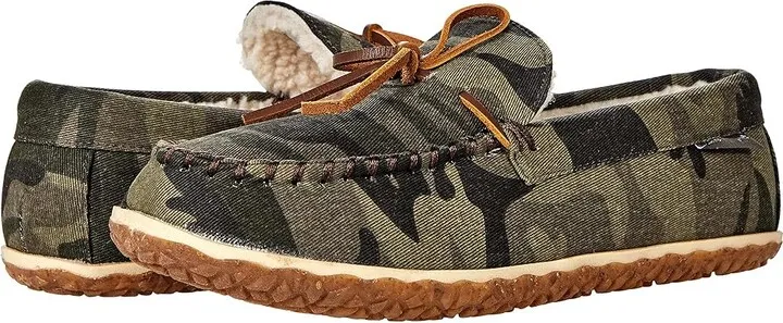 Minnetonka Tomm (Green Camo) Men's Shoes