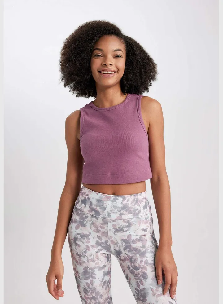 Woman Slim Fit Crew Neck Sleeveless Knitted Tank Top
