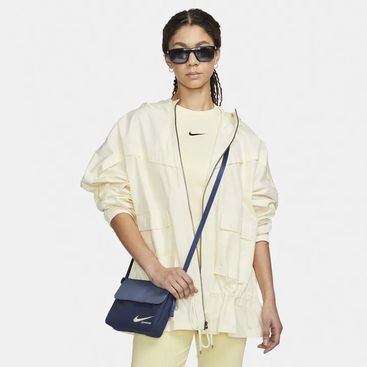 Women's Nike Sportswear Futura 365 Crossbody Bag (3L) in Blue