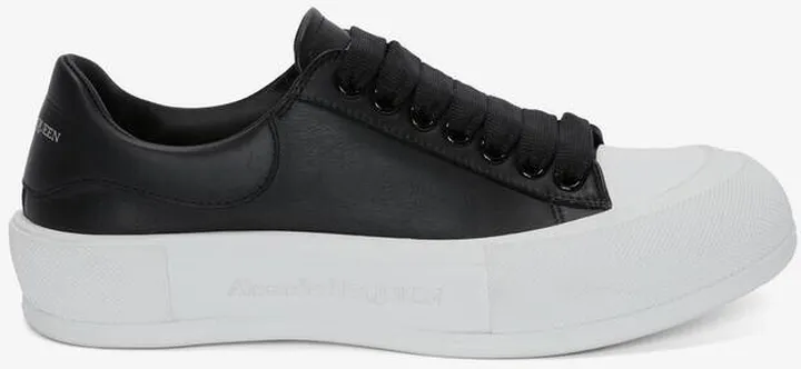 Women's Deck Lace Up Plimsoll In Black