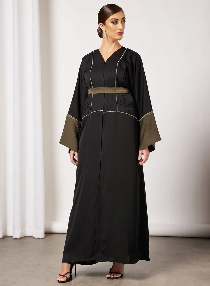 Abaya With Contrasting Sleeves And Beadwork