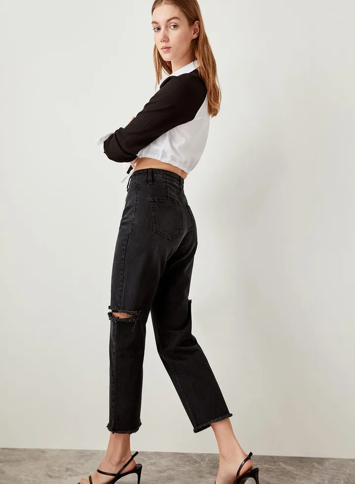 Ripped Crop Jeans