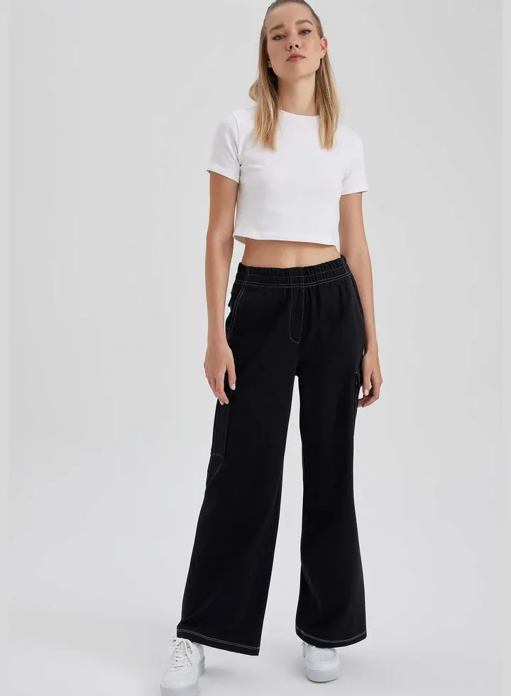 Woman Straight Knitted Trousers