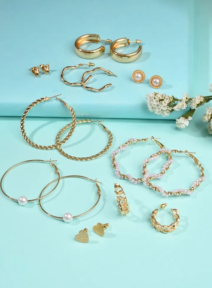 Pack of 18 Gold Plated Pearls Hoop Earring