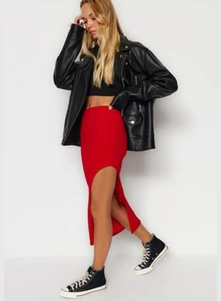 Red Crepe Fabric Pencil Midi Knitted Skirt With Slit Detail TWOAW24ET00098
