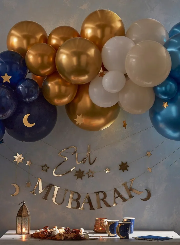 Balloon Garland With Hanging Moons