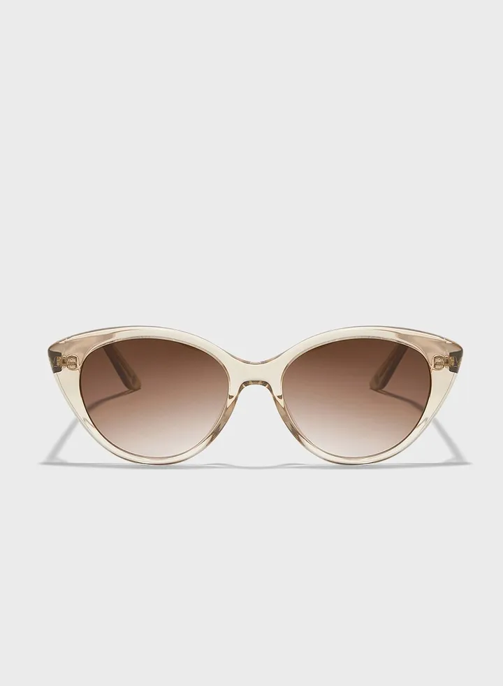 En Vogue Shape Sunglasses