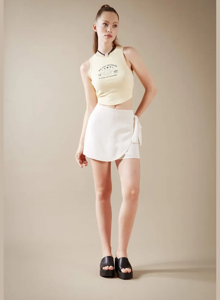 Woman Woven Short