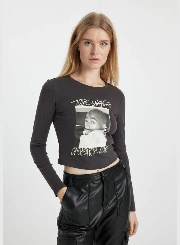 Woman Tupac Shakur Licenced Crew Neck Knitted Long Sleeve T-Shirt