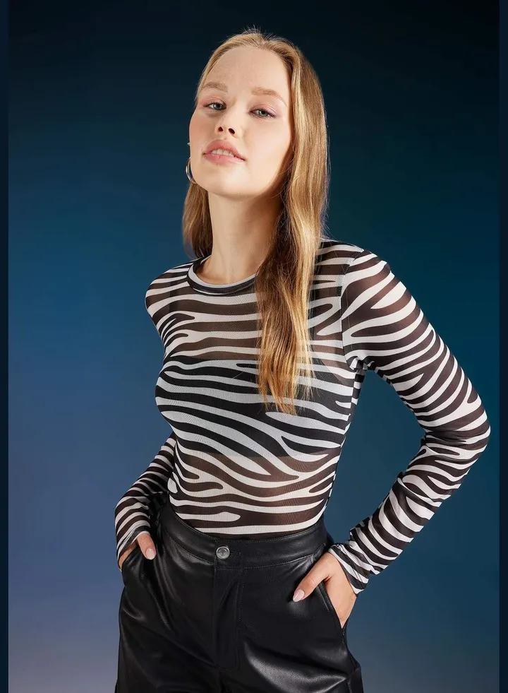 Woman Knitted Long Sleeve T-Shirt