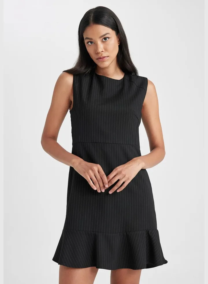 Woman Round Collar Short Sleeve Woven Dress