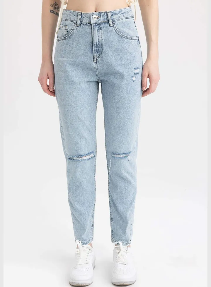 Woman Mom Fit Denim Trousers